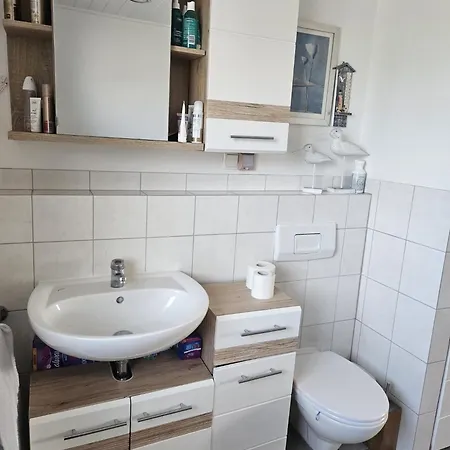 アパート Fuer Gaeste Mit Niveau,monteurewohnung Mit 3 Separaten Schlafzimmern,parkplatz Fuer Grosses Fahrzeug Vorhanden 8,5m Lang