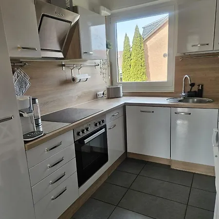 Für Gäste Mit Niveau,monteurewohnung Mit 2 Schlafzimmern,parkplatz Für Großes Fahrzeug Vorhanden 8,5m Lang Apartment