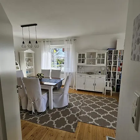 Für Gäste Mit Niveau,monteurewohnung Mit 2 Schlafzimmern,parkplatz Für Großes Fahrzeug Vorhanden 8,5m Lang Apartment *