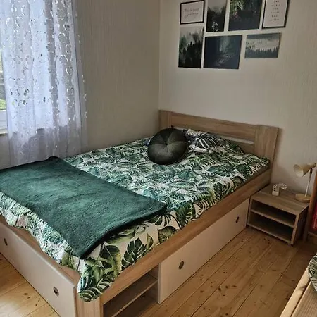 Monteurewohnung Mit 2 Schlafzimmern,parkplatz Fuer Grosses Fahrzeug Vorhanden 8,5m Lang *
