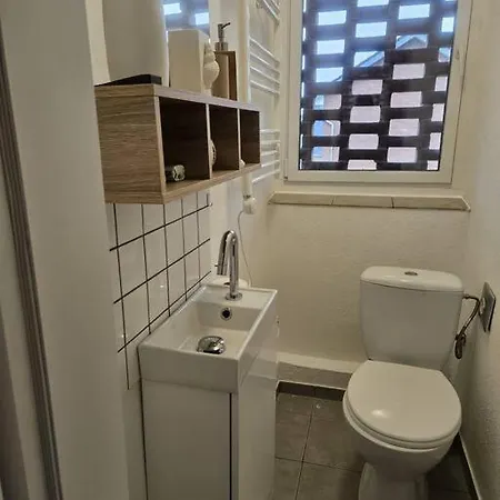 Apartman Fuer Gaeste Mit Niveau,monteurewohnung Mit 3 Separaten Schlafzimmern,parkplatz Fuer Grosses Fahrzeug Vorhanden 8,5m Lang *