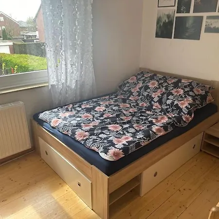 Fuer Gaeste Mit Niveau,monteurewohnung Mit 3 Separaten Schlafzimmern,parkplatz Fuer Grosses Fahrzeug Vorhanden 8,5m Lang 아파트 웨더스롯