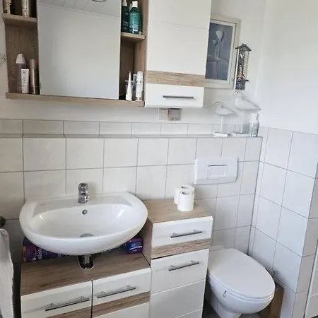 Fuer Gaeste Mit Niveau,monteurewohnung Mit 3 Separaten Schlafzimmern,parkplatz Fuer Grosses Fahrzeug Vorhanden 8,5m Lang 웨더스롯