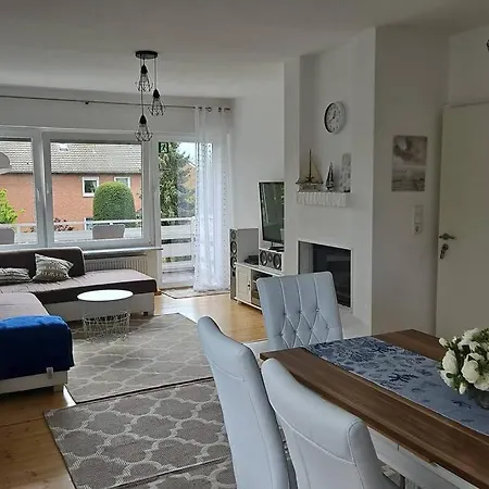 Für Gäste Mit Niveau,monteurewohnung Mit 2 Schlafzimmern,parkplatz Für Großes Fahrzeug Vorhanden 8,5m Lang Apartment *