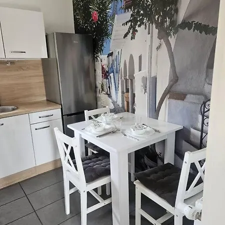 Fuer Gaeste Mit Niveau,monteurewohnung Mit 3 Separaten Schlafzimmern,parkplatz Fuer Grosses Fahrzeug Vorhanden 8,5m Lang *