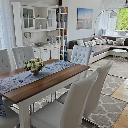 アパート Fuer Gaeste Mit Niveau,monteurewohnung Mit 3 Separaten Schlafzimmern,parkplatz Fuer Grosses Fahrzeug Vorhanden 8,5m Lang *