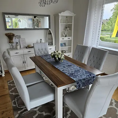 Für Gäste Mit Niveau,monteurewohnung Mit 2 Schlafzimmern,parkplatz Für Großes Fahrzeug Vorhanden 8,5m Lang Apartment