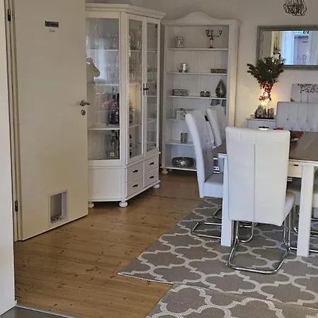 Für Gäste Mit Niveau,monteurewohnung Mit 2 Schlafzimmern,parkplatz Für Großes Fahrzeug Vorhanden 8,5m Lang Apartment