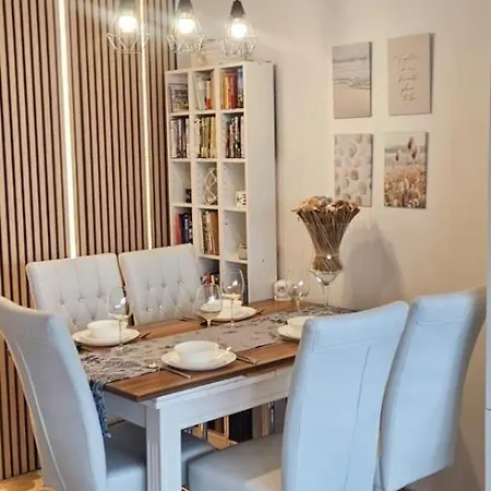 Lägenhet Fuer Gaeste Mit Niveau,monteurewohnung Mit 3 Separaten Schlafzimmern,parkplatz Fuer Grosses Fahrzeug Vorhanden 8,5m Lang *