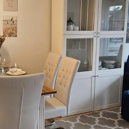 Fuer Gaeste Mit Niveau,monteurewohnung Mit 3 Separaten Schlafzimmern,parkplatz Fuer Grosses Fahrzeug Vorhanden 8,5m Lang