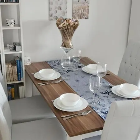 Fuer Gaeste Mit Niveau,monteurewohnung Mit 3 Separaten Schlafzimmern,parkplatz Fuer Grosses Fahrzeug Vorhanden 8,5m Lang