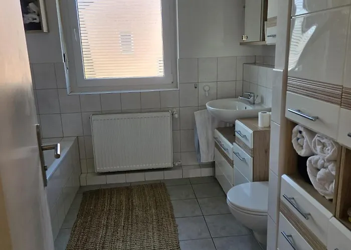 公寓 Fuer Gaeste Mit Niveau,monteurewohnung Mit 3 Separaten Schlafzimmern,parkplatz Fuer Grosses Fahrzeug Vorhanden 8,5m Lang *