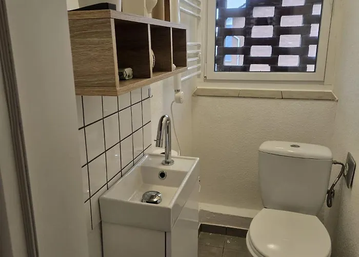 Fuer Gaeste Mit Niveau,monteurewohnung Mit 3 Separaten Schlafzimmern,parkplatz Fuer Grosses Fahrzeug Vorhanden 8,5m Lang 公寓 瓦德斯洛