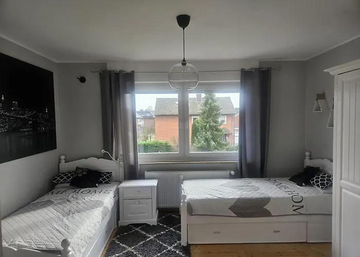 Fuer Gaeste Mit Niveau,monteurewohnung Mit 3 Separaten Schlafzimmern,parkplatz Fuer Grosses Fahrzeug Vorhanden 8,5m Lang 公寓