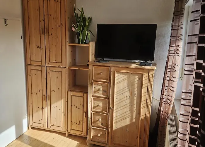 Fuer Gaeste Mit Niveau,monteurewohnung Mit 3 Separaten Schlafzimmern,parkplatz Fuer Grosses Fahrzeug Vorhanden 8,5m Lang 瓦德斯洛