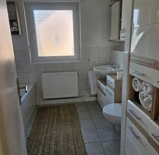 Fuer Gaeste Mit Niveau,monteurewohnung Mit 3 Separaten Schlafzimmern,parkplatz Fuer Grosses Fahrzeug Vorhanden 8,5m Lang * 瓦德斯洛