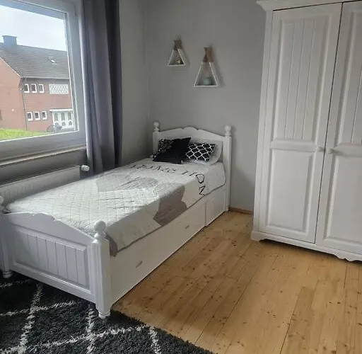 Fuer Gaeste Mit Niveau,monteurewohnung Mit 3 Separaten Schlafzimmern,parkplatz Fuer Grosses Fahrzeug Vorhanden 8,5m Lang