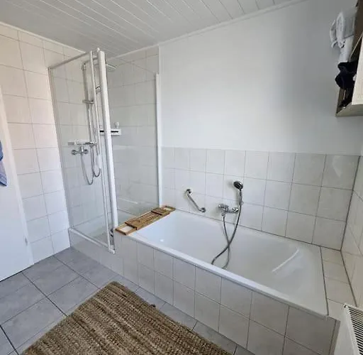 Fuer Gaeste Mit Niveau,monteurewohnung Mit 3 Separaten Schlafzimmern,parkplatz Fuer Grosses Fahrzeug Vorhanden 8,5m Lang 公寓 瓦德斯洛