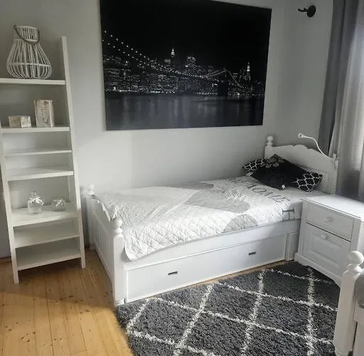 Fuer Gaeste Mit Niveau,monteurewohnung Mit 3 Separaten Schlafzimmern,parkplatz Fuer Grosses Fahrzeug Vorhanden 8,5m Lang * 瓦德斯洛